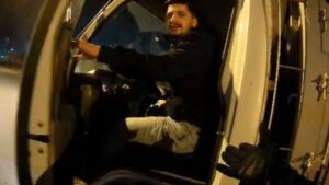 Arnavutköy’de Motosikletliye Yönelik Saldırıda Kamyonet Şoförünün Sözleri ve Kavgaya Dönüş