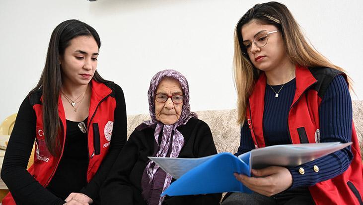 Atatürk’ün Verdiği Soyadıyla Yaşayan 102 Yaşındaki Rana Özdeş’in Gururu