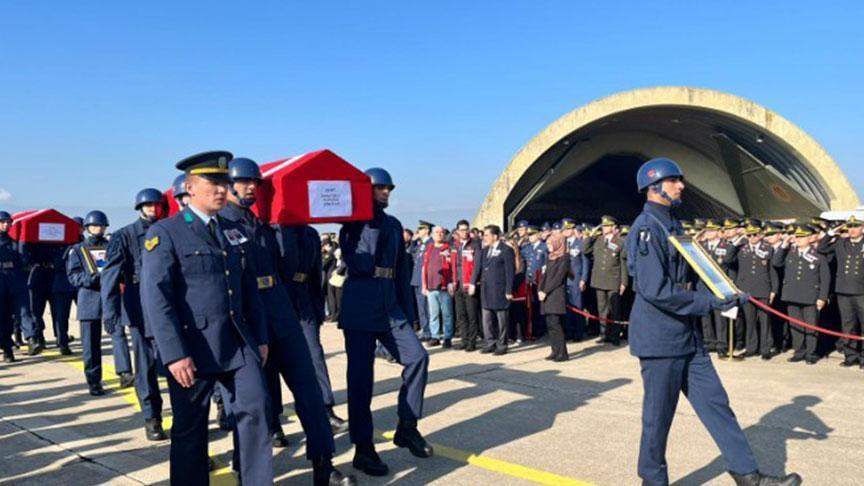 Bursa’da İki Şehidin Cenazelerini Taşıyan Uçak Balıkesir ve Yenişehir’de İnerek Törenlere Konuk Oldu