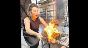 Cam ve Parfümün İçsel Yansıması: Ani Arevyan’ın Geçmişten Şimdiki Zamanına Yolculuk