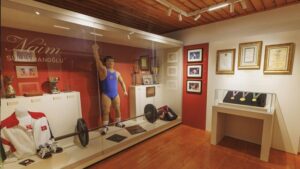 Cep Herkülü’nün Anı Evi ve Kırcaali Camii: Tarihle İç içe Bir Kültürel Doku