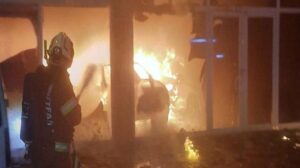 Denizli’de Kundaklama Sonucu Oto Galeride Yangın: 5 Araç HasarGeldi ve Şüpheli Gözaltında