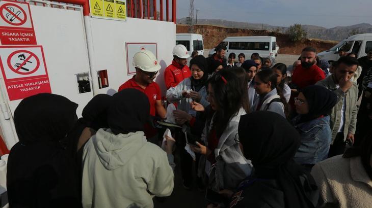 Gabar Dağı Petrol Tesislerinde Gençlerle Enerji Üstüne Düşündüren Bir Ziyaret