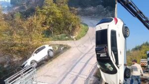 Göllü Bağları’nda Korkutan Kaza: 2 Kız Çocuğu Yaralı, Sürücü Kontrolünü Kaybetti