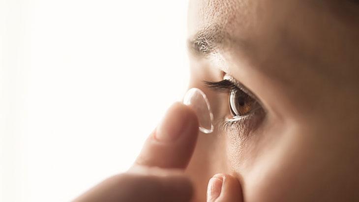 Göz Doktoru Uyarısı: Kontakt Lenslerinde Hijyen ve Kullanım Kuralları