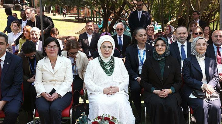 Güney Afrika Ziyaretinde Emine Erdoğan’ın Maarif Okulu Sevgisi ve Gençlerle Buluşması