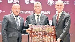 HİB Başkanı Avdagiç Ödül Töreninde: Hizmet Sektörünün Küresel Gücü ve Yeni Sembolü