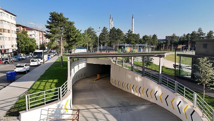 İzmir Büyükşehir Meclisi: Otopark Ücretlerinde Düzenleme ve Bütçe Onayları