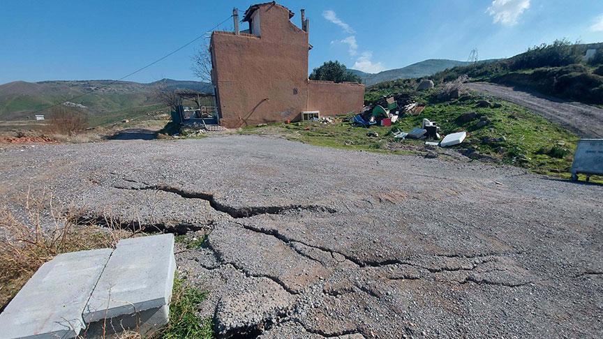 İzmir Kent Jeolojisi Kolokyumu Sonuç Bildirgesi: Sürdürülebilir Su Yönetiminden Deprem Stratejilerine Bakı
