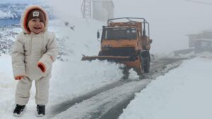 Karla Mücadele Günlüğü: Hakkari’den Bitlis’e Karla Kaplı Yol ve Kurtarma Hikayeleri