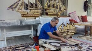 Kayabaşı Mahallesi’nde Deprem Ardından Hobiyle Yeniden Doğuş: Hakkı Ünal’ın Gemi Maketi Serüveni