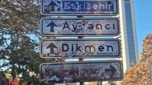 Kızılay Yazılı Tabelada Fotoğraf Çekme Çıkmazı: Bıçaklı Kavga ve Sonrası Gerginlik