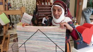 Purtili Dokuma: Atık Poşetlerden Doğaya Dost Ev Eşyaları Üreten Bilge Nur Güngör
