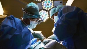 Sağlık Hizmetlerinde Tanıtım ve Bilgilendirme Faaliyetlerinde Yeni Dönem: Yasa ve Uygulama Kısıtları