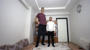 Sultan Kösen Londra’da Hayatını Anlatan Belgeselde: Guinness Rekorları İçin Yeni Bir Başlangıç