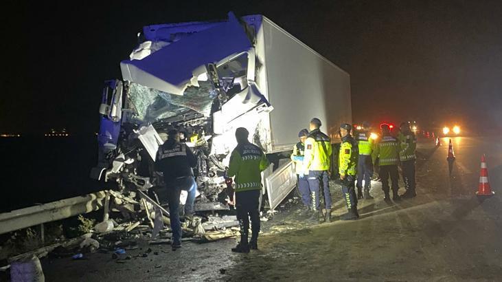 TAG Otoyolu Ceyhan Sirkeli Geçişinde Yolcu Otobüsü ve TIR Çarpışması: Yaralılar Var