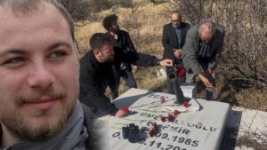 Van Depreminde Yaşamını Yitiren Gazetecilerin Anısına Duygusal Bir Anı