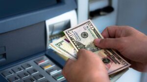 50 Dolar Piyasasında Yeni Sesler: Döviz Büroları ve Bankalar Arasındaki İnce Denge