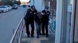 Adana’da Komşu Kavgasında Silahlı Vuruş: 53 Yaşındaki Bülent H. Yaralandı, Şüpheli Ahmet Y. Tutuklandı