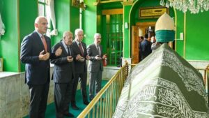 Alevi Bektaşi Kültür ve Cemeviyle Diyaloğun Yeni Dönemi: Memnuniyet ve Mevzuat Adımları