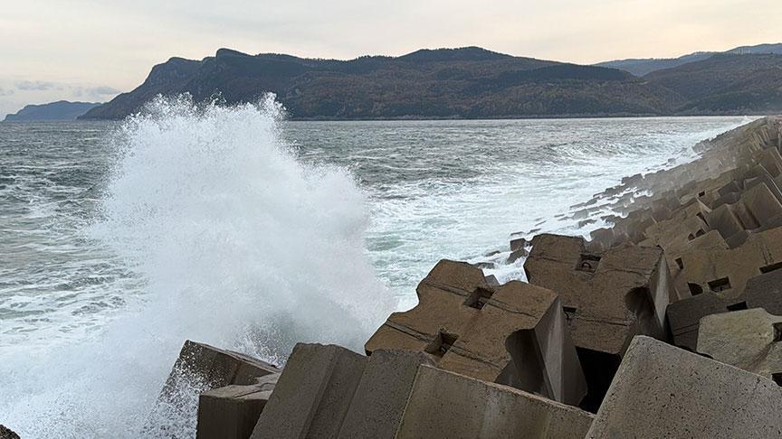 Amasra’da Kuvvetli Rüzgar ve Dalgalar: Liman ve Sahil Güvenliği Önlemleri