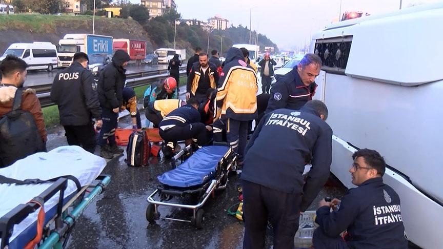 D-100’de Yağış Nedeniyle Oluşan Yüksek Düzeyde Trafik Kazası ve Kurtarma Operasyonu