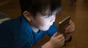 Dijital Aile: Türkiye’de 15 Yaş Altı İçin Sosyal Medya Düzenlemesi ve Güvenli İnternet Vurgusu