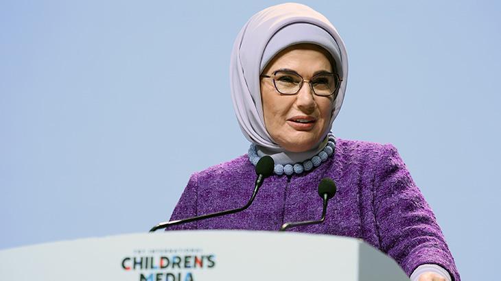Dijital Dünyada Çocuk Hakları: Emine Erdoğan’ın TRT Zirvesi Konuşması ve Aileye Destek Mesajları