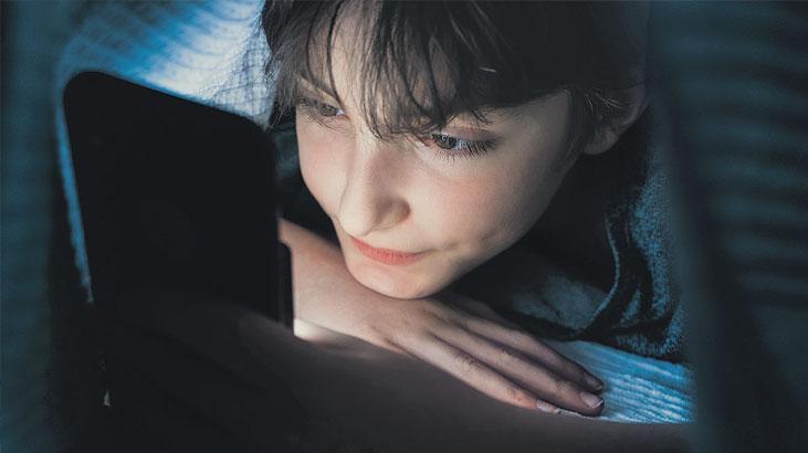 Dijital ve Geleneksel Bağımlılıklarda Ergenler: Erişim Kolaylığı ve Aile Dinamiklerinin Rolü