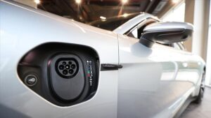 Dünya Elektrikli Araç Piyasasında Ocak-Kasım ve Kasım İçin Güncel Veriler: Bölgesel Eğilimler ve Politika Etkileri