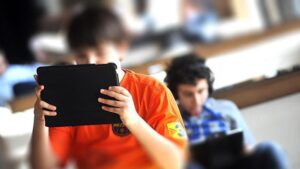 Ekran Sürelerinin Artışı Sanal Kumar Tehdidini Derinleştiriyor: Uzmanlar Uyarıyor