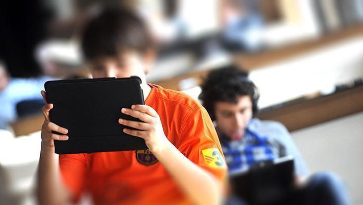 Ekran Sürelerinin Artışı Sanal Kumar Tehdidini Derinleştiriyor: Uzmanlar Uyarıyor