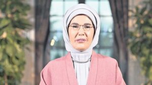Ellerimizi Kızlarımızdan Çekmeyelim: Emine Erdoğan’ın Mesajında Adalet ve Kadın Gücü Vurgusu