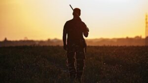 Erzincan’da Yasa Dışı Avcılık Operasyonu: 1 Vurulmuş Yaban Keçisi ve 3 Tüfek Ele Geçirildi