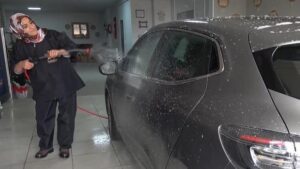 Erzurum’un Kadın Dokunuşuyla Oto Yıkama Sektörüne Yeni Bir Soluk