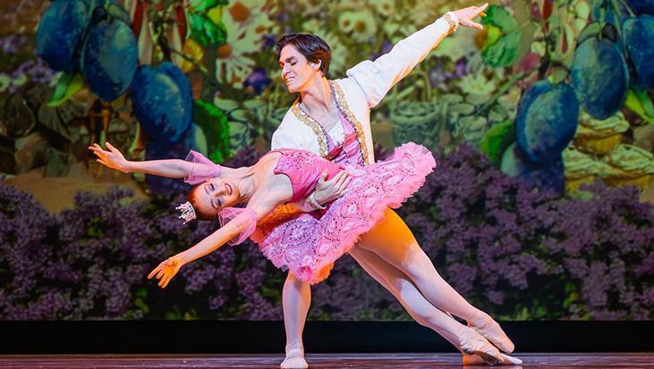 Fındıkkıran: Genç Yaşlarda Yükselen Balenin Yeni Yıla Özel Gösterisi