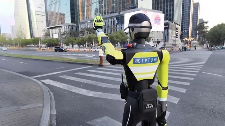 Hangzhou’nun Kavşaklarında Yapay Zeka Destekli İnziv Robotları: Hangxing No. 1 Kullanıma Girdi