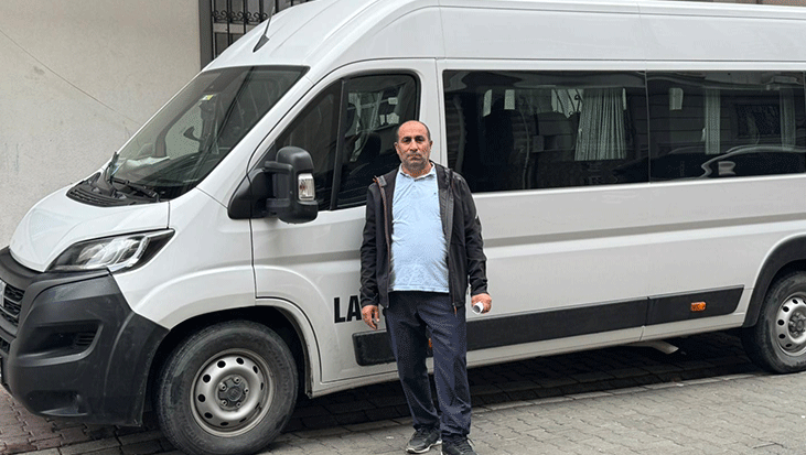 İcralık Duruma Sürüklenen Servis Minibüsüyle Yaşanan Zorluk ve Hukuki Adımlar