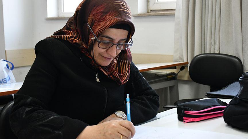 İmkânsızlıkları Yenen Kadın: Emine Saygın’ın Üniversite Serüveni