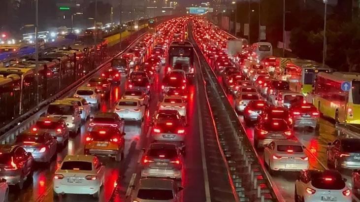 İstanbul Trafik Yoğunluğu: Akşam Saatlerinde Şehrin Kodu