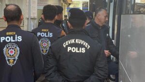 İstanbul’daki Operasyonda 37 Şüpheli Gözaltında: Baskın ve İddialar Üzerine Geniş Çalışma