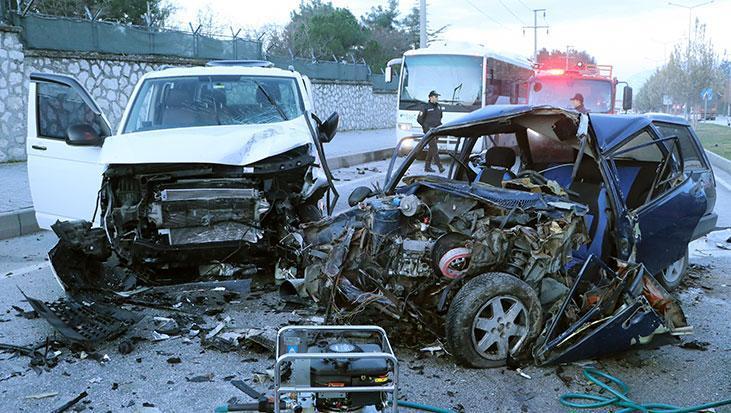 Kedi İçin Direksiyon Kıran Sürücü: Refüje Uçan Otomobilin Korku Dolu Anları ve Sonrası