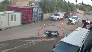 Kırıkhan’da Meydana Gelen Kaza: Motosiklet Sürücüsü Havada Uçuşan Anlar Kamerada