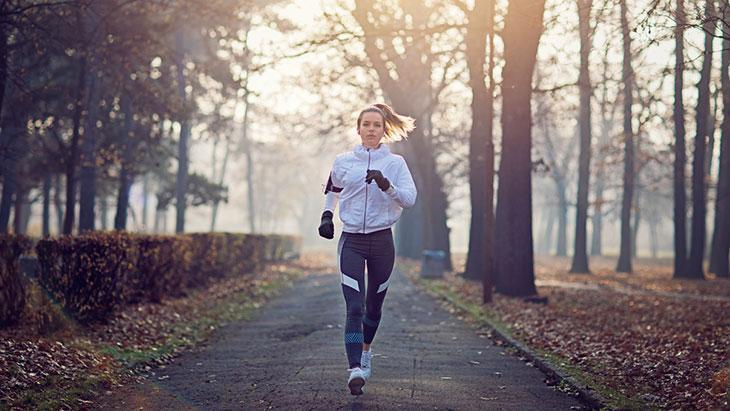 Kış Aylarında Egzersiz Yaparken Dikkat Edilmesi Gerekenler: Güvenli ve Verimli Antrenman İçin 8 Nokta
