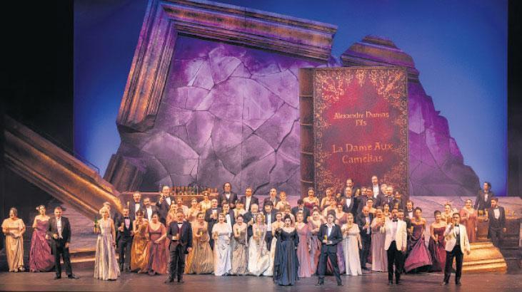 La Traviata: Aşk, Ahlak ve Toplumsal İyileştirme İçinde Gerçekçi Bir Opera Yolculuğu