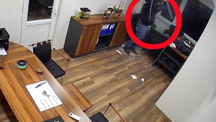 Maden Ofisinde Alçıpan Zemin Çöküşü: Dolu Dolu Gülme Anları