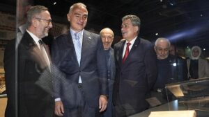 Mana ve Nakış: Müzehhep Mesneviler Sergisi ve Uluslararası Yazma Eser Sempozyumu Hakkında Özet