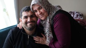 Okan Ersin: Umutla Büyüyen Bir Hikaye – Kilit Kapılar Ardında Yaşananlar