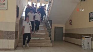 Okul Koridorunda Gönüllü Çevre Duyarlılığı Projesi: Öğrencilerden Ödüllü Çevre Bilinci