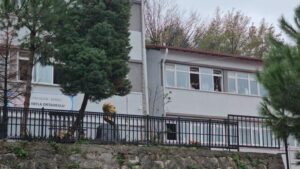 Okulda Yaşanan Gerilimli Olay: Öğretmene Yüzünden Yaralanma ve Soruşturmalar